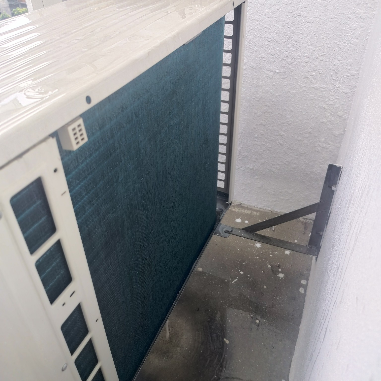 室外機の掃除後の様子